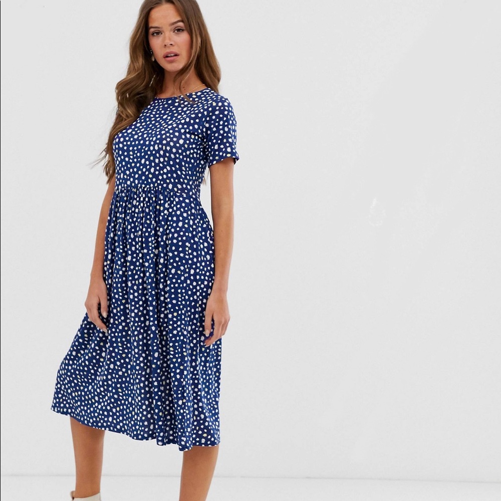 Cute everyday dress from ASOS (size S)

Body: 95% Viscose, 5% Spandex.